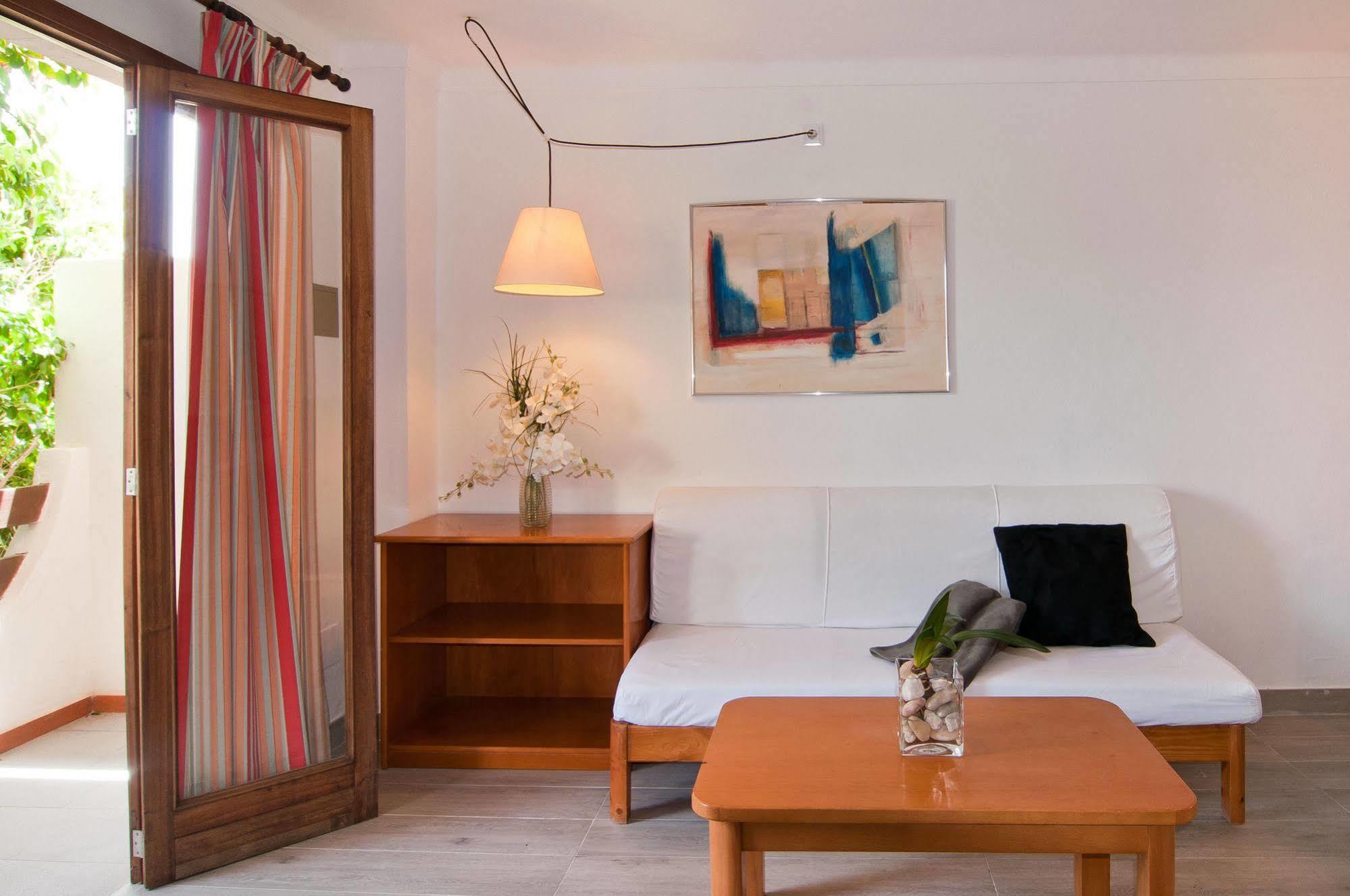 קולוניה סנט ג'ורדי Apartamentos Estanques מראה חיצוני תמונה