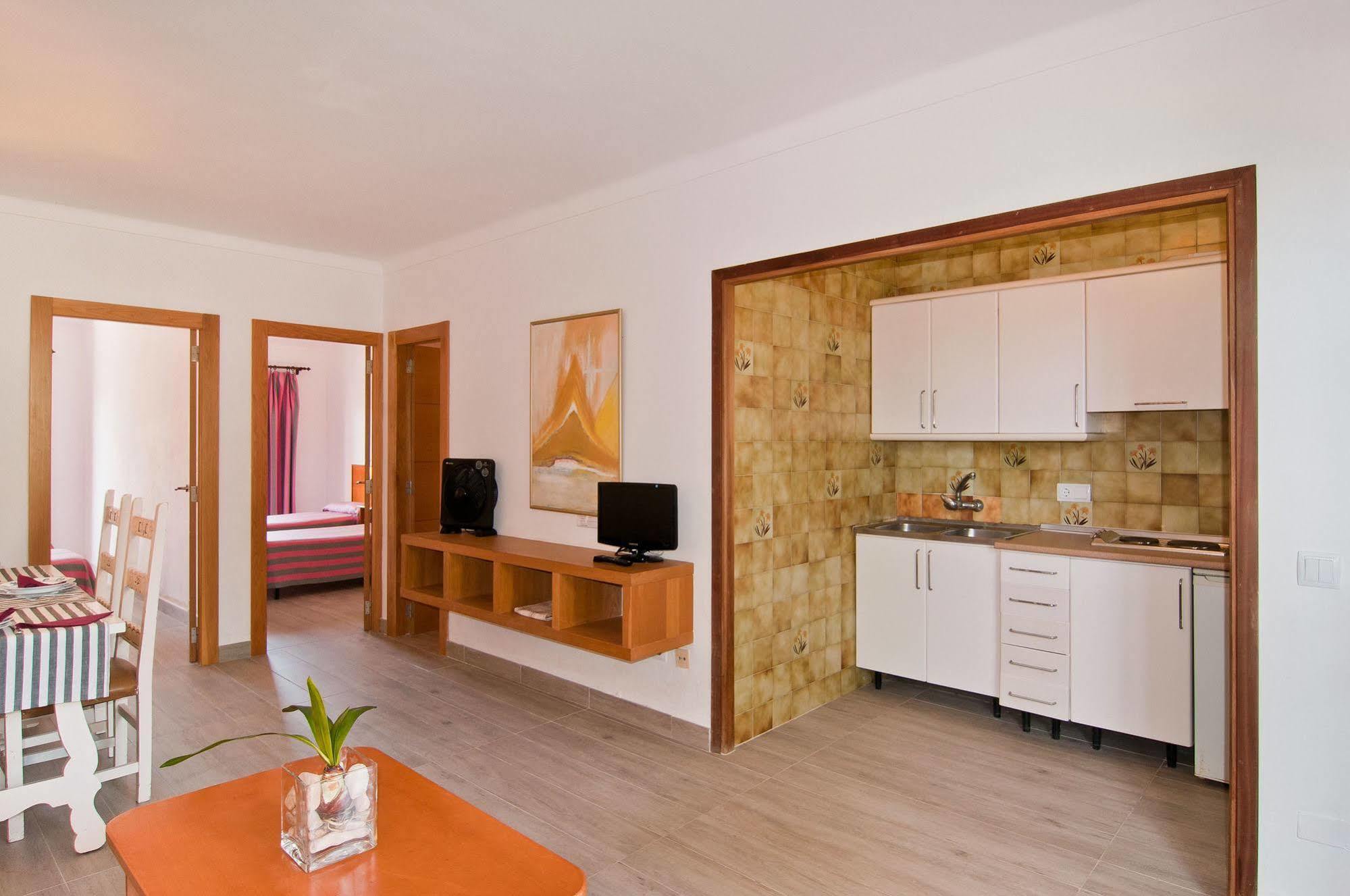 קולוניה סנט ג'ורדי Apartamentos Estanques מראה חיצוני תמונה