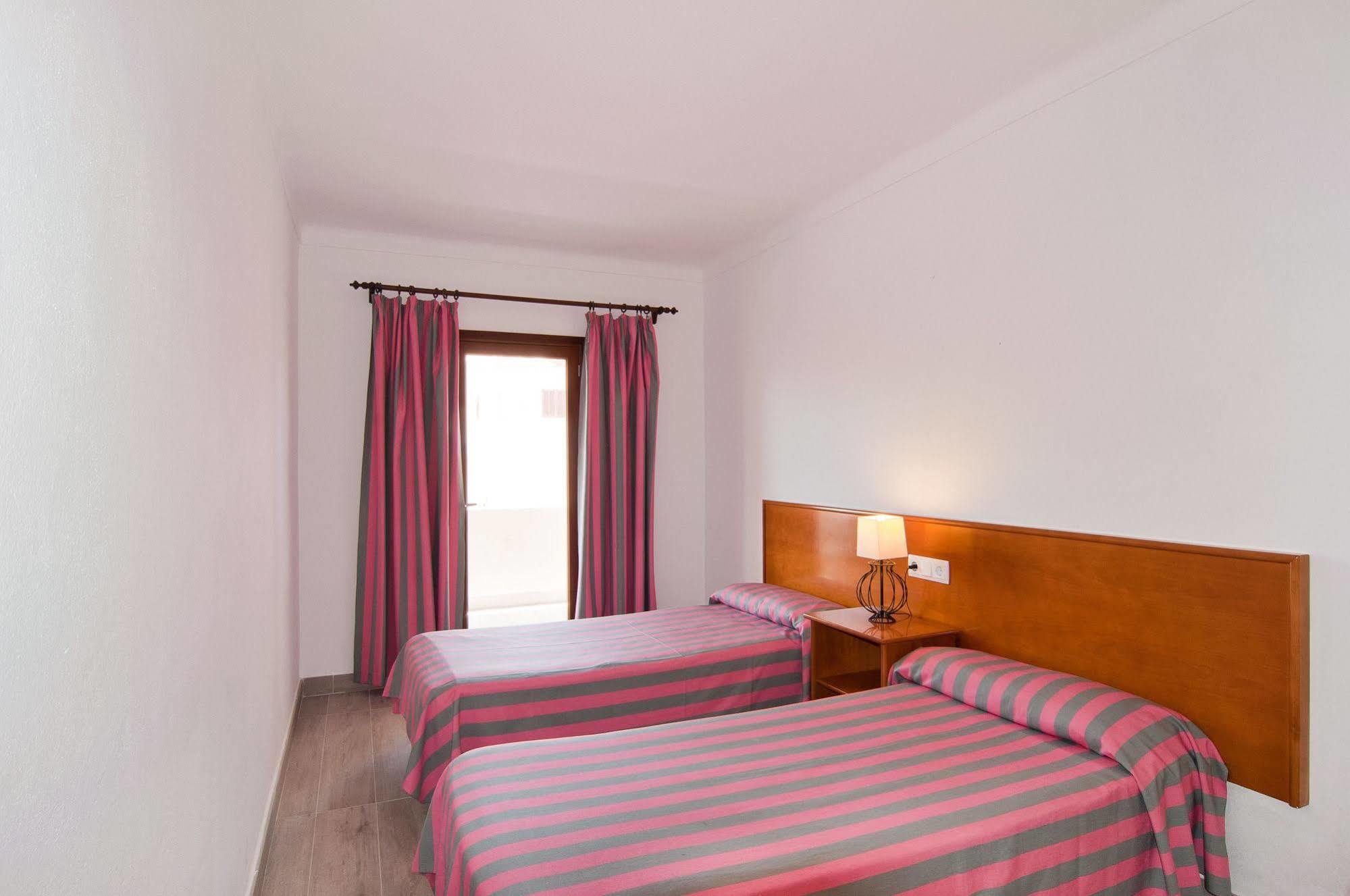 קולוניה סנט ג'ורדי Apartamentos Estanques מראה חיצוני תמונה